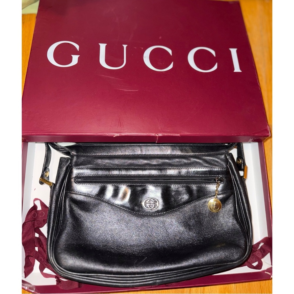 Authentic Gucci Large Black Leather Vintage Over-The-Shoulder Bag - Picture 1 of 14
